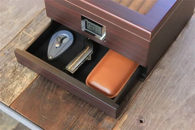 avis sur le humidor Case Elegance Glass Renzo 9