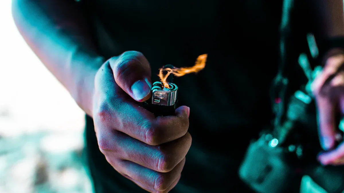 Comment recharger un briquet Techno Torch