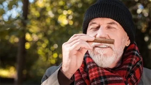 How to Tell If a Cigar is Dry or Too Moist-5 Comment savoir si un cigare est trop sec ou trop humide-5