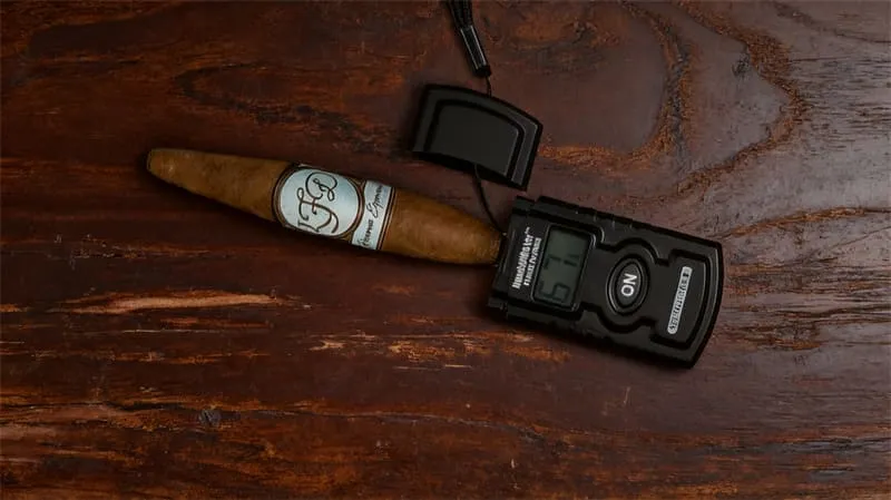 Boveda-Acrylic-Humidor-Review-test-cigars-before