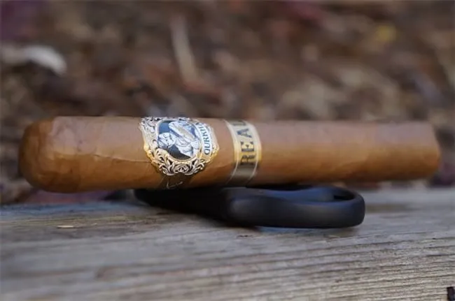 avis gurkha cigars toro 3