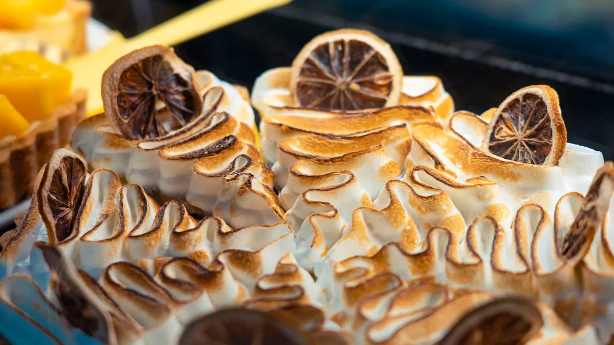 Comment caraméliser une meringue avec un briquet